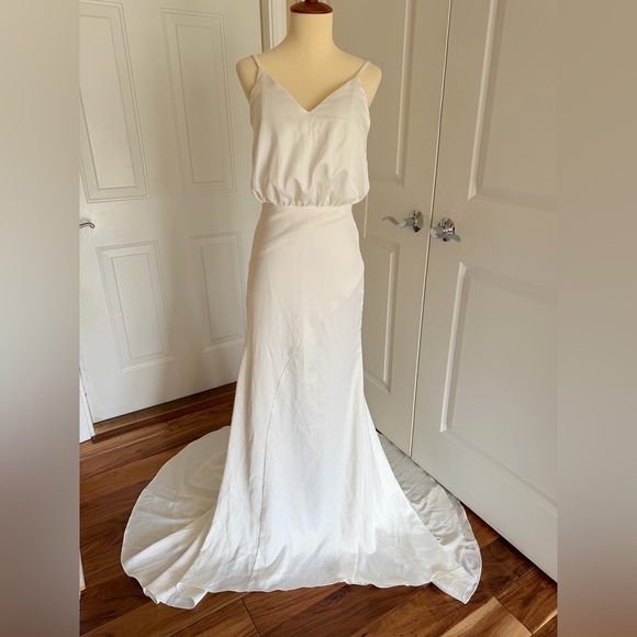 JJs House Dresses & Skirts - JJs House White Spaghetti Strap Bridal Gown with Train